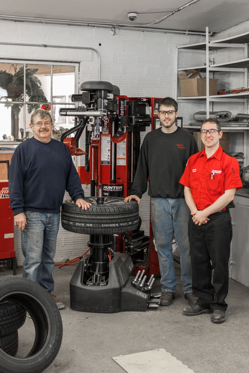 hunter service representatives with technicians and revolution tire changer