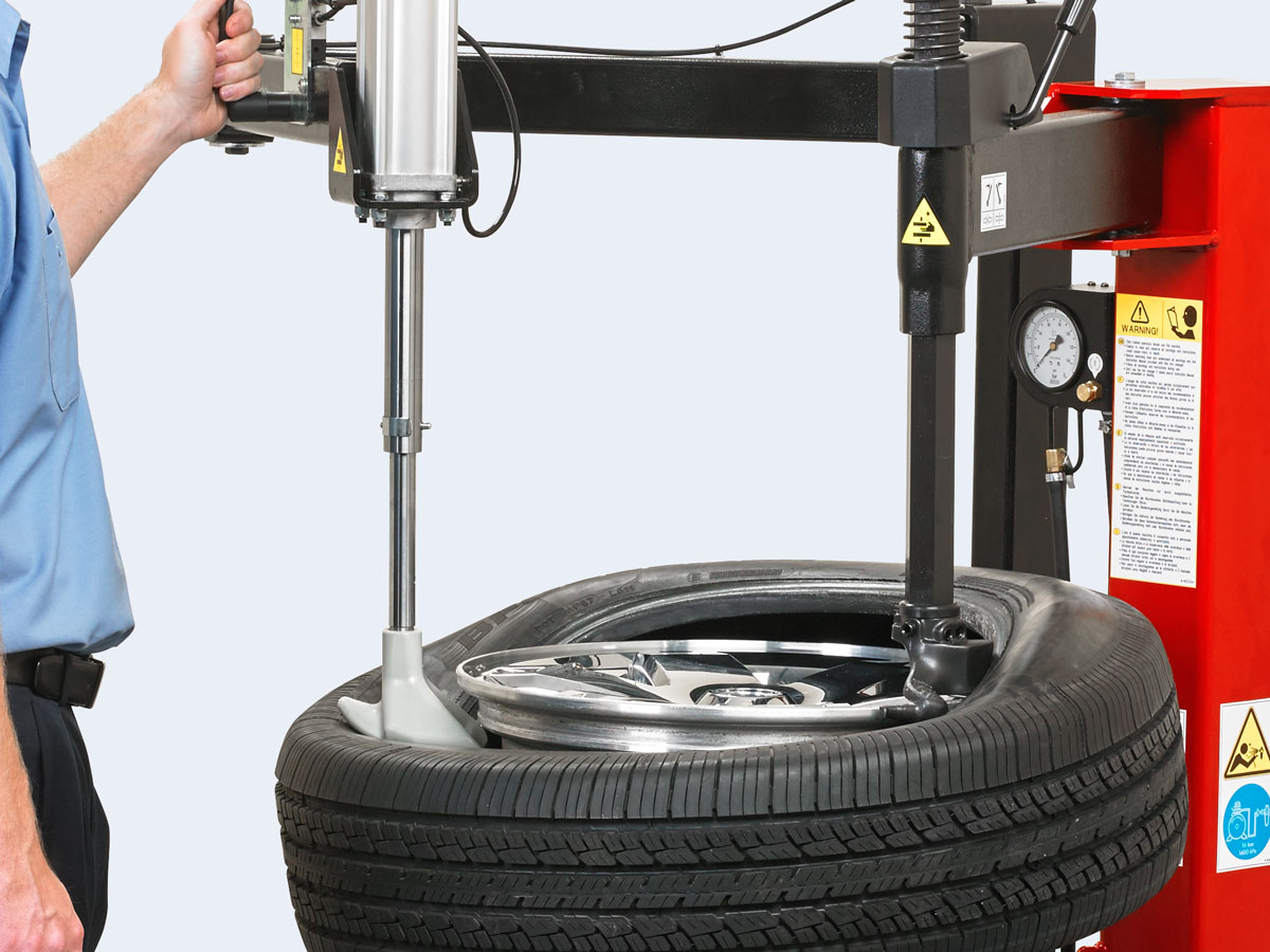 hunter TCX45 bead press arm in use